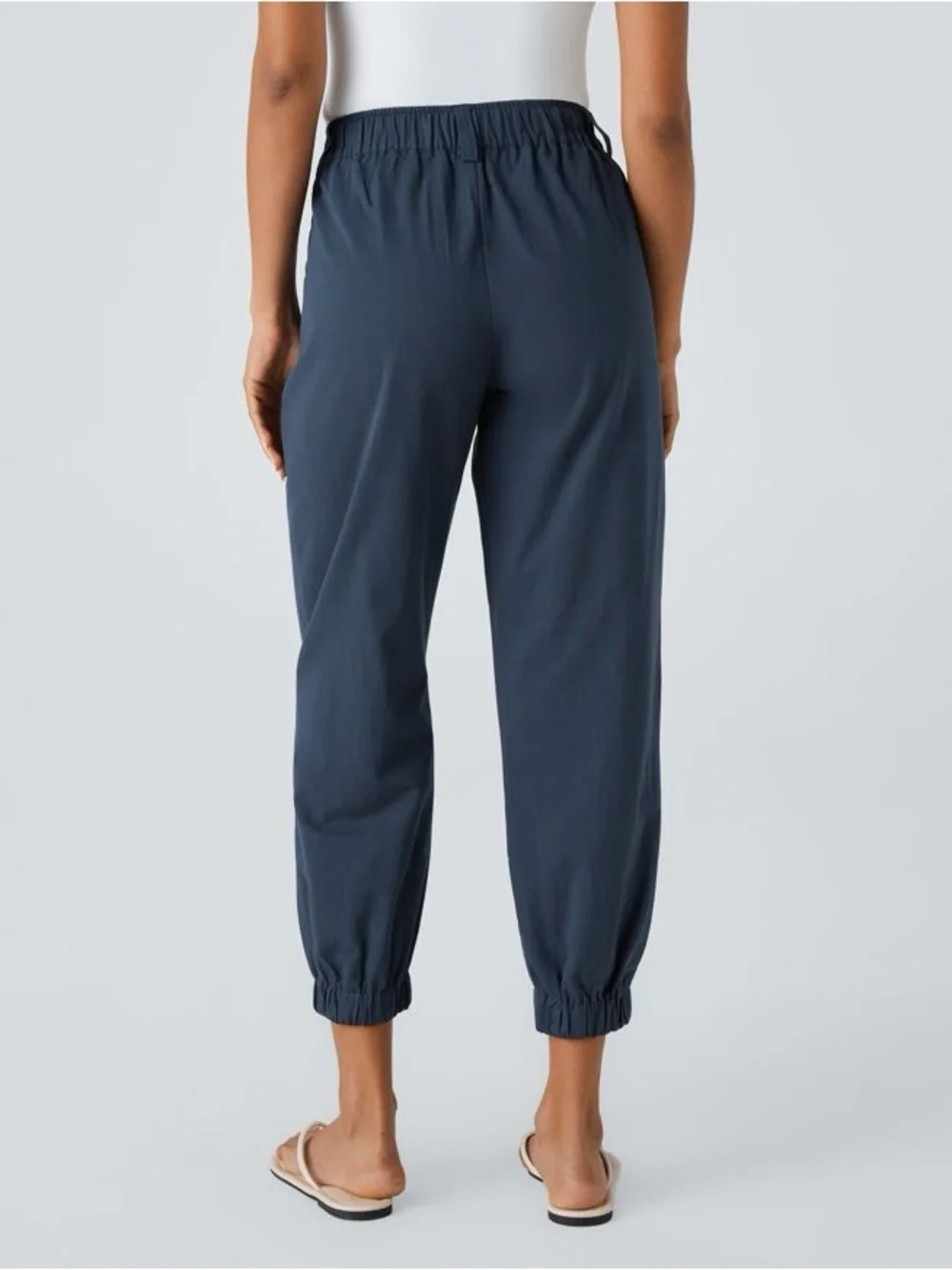 151. HALARA Navy Cropped Jogger Pants with Elastic Hem